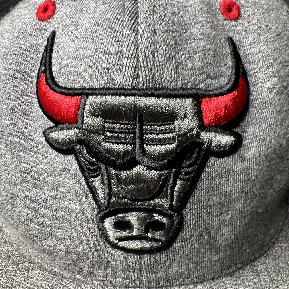 Mitchell & Ness Chicago Bulls Snapback Hat Baseball Cap Gray Bull Logo NBA NWT - Picture 3 of 13